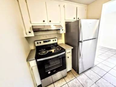 Main picture of 2701 Beech St
