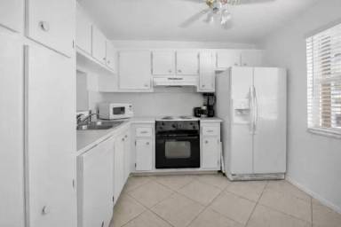 Main picture of 931 Gardenia Dr