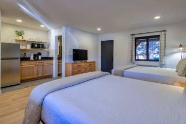 Main picture of 1078 E White Mountain Blvd