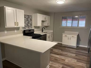 Main picture of 3813 Clement Way