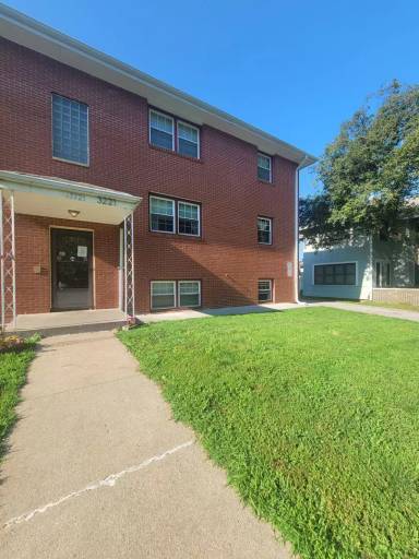 Main picture of 3221 Woolworth Ave