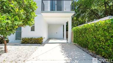 Main picture of 3823 Thomas Ave