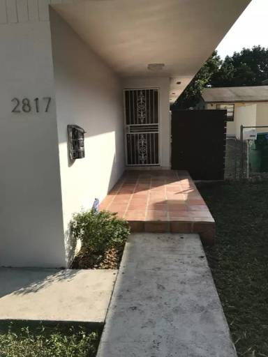 Main picture of 2817 SW 37th Ct
