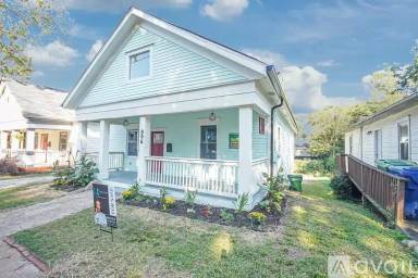 Main picture of 896 Oakhill Ave SW