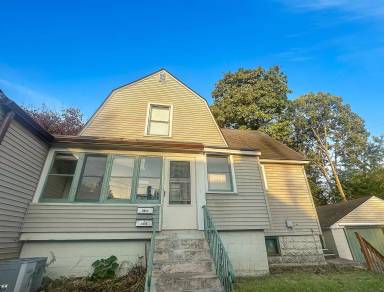 Main picture of 1803 Oakwood Ave NE