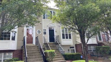 Main picture of 2467 Medford Ct