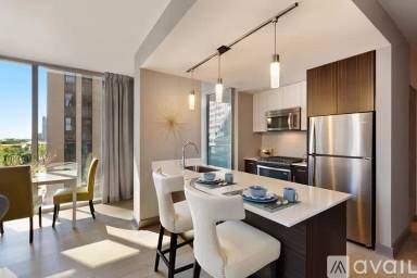 Main picture of 71 E Madison St