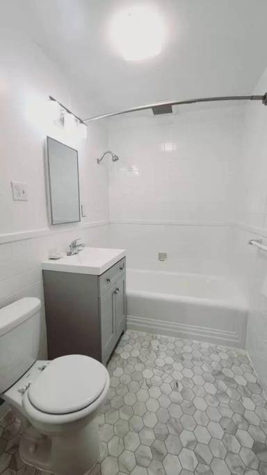 Main picture of 2128 Market St