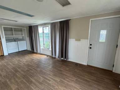 Main picture of 4664 Highway 30 W