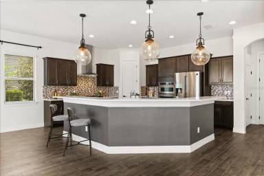 Main picture of 10854 Lemon Lake Blvd