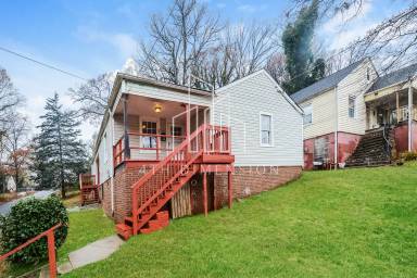 Main picture of 2400 Ivy Ave