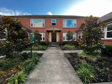 Main picture of 1910 NE Davis St