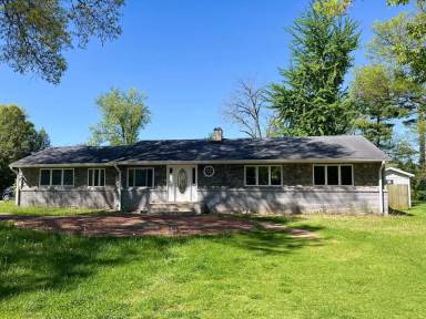 Main picture of 200 Lyndon Ln