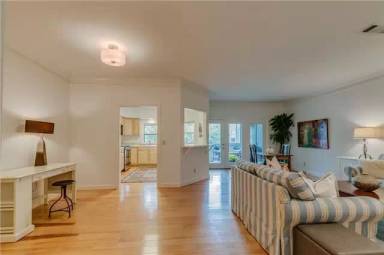 Main picture of 402 Ashlawn Ct