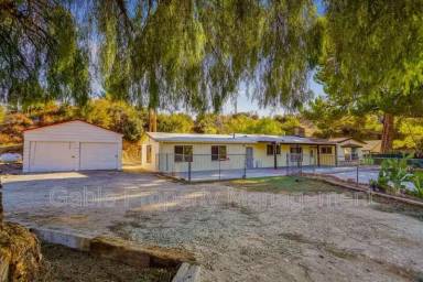 Main picture of 16230 Sierra Hwy