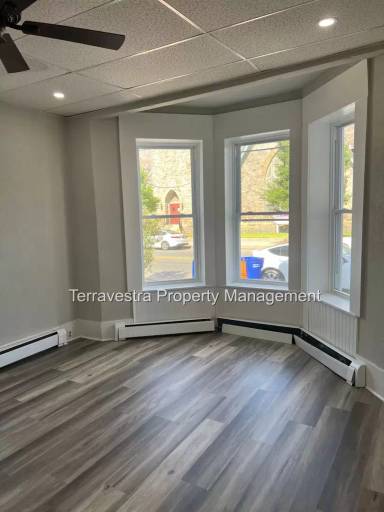 Main picture of 118 N 2nd St