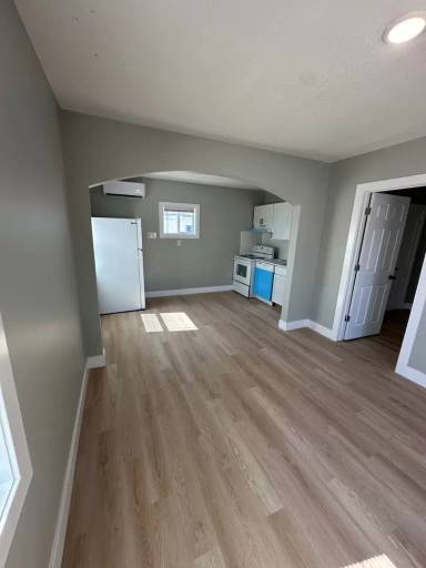 Main picture of 932 N Oliver Ave