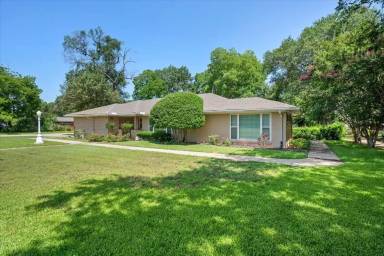 Main picture of 1215 Columbia Cir