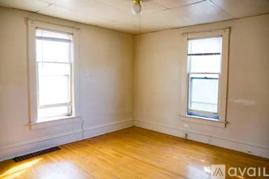 Main picture of 1305 E Hennepin Ave