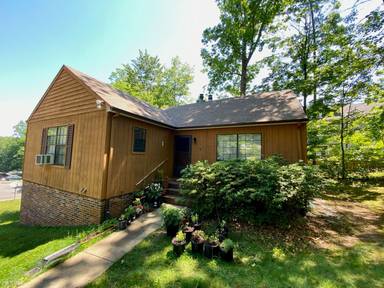 Main picture of 800 Shamrock Rd