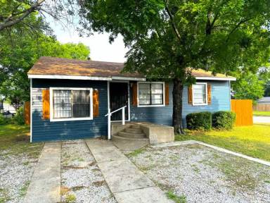 Main picture of 3138 Seevers Ave