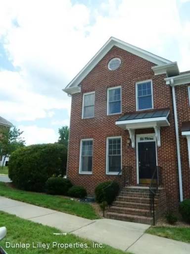 Main picture of 910 Edgewater Cir