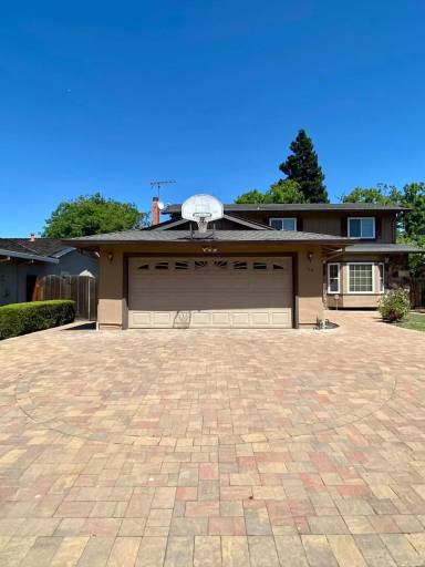 Main picture of 764 Starbush Dr