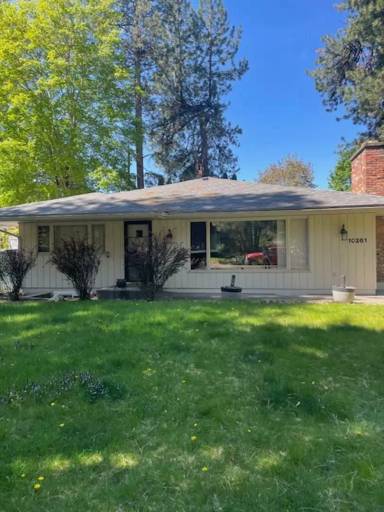 Main picture of 10261 N Pines Rd