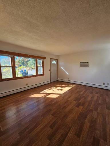 Main picture of 250 E Fairmont Blvd