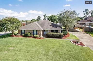 Main picture of 1821 Linden Ln