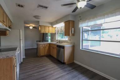 Main picture of 9 Sj Kellner Blvd