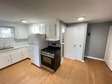 Main picture of 9 Broadway