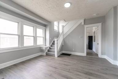 Main picture of 1035 N Parker Ave