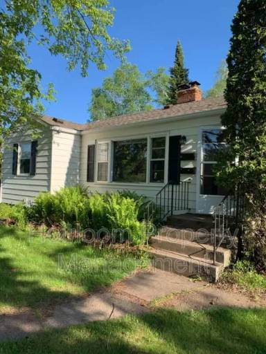 Main picture of 214 W Saint Marie St