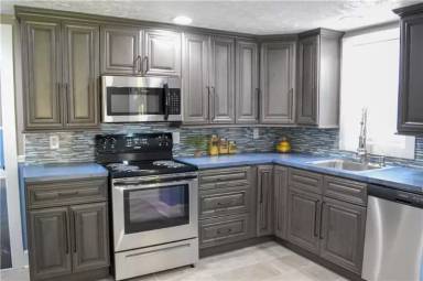 Main picture of 607 Jefferson Ave
