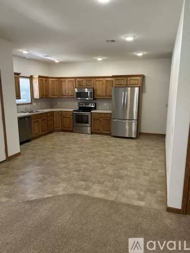 Main picture of 302 E 8th St