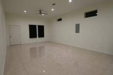 Main picture of 1737 E Expressway