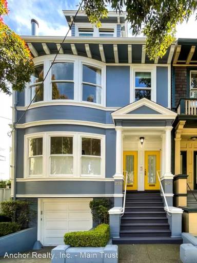 Main picture of 219 Lake St
