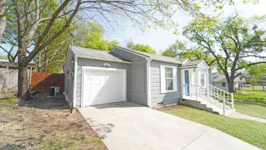Main picture of 313 E Columbia St