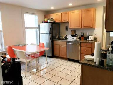 Main picture of 18 Brackett St