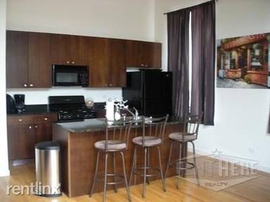 Main picture of 2401 W North Ave