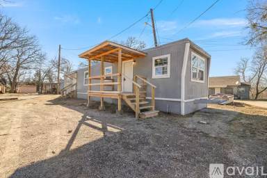 Main picture of 16 Frank Cir