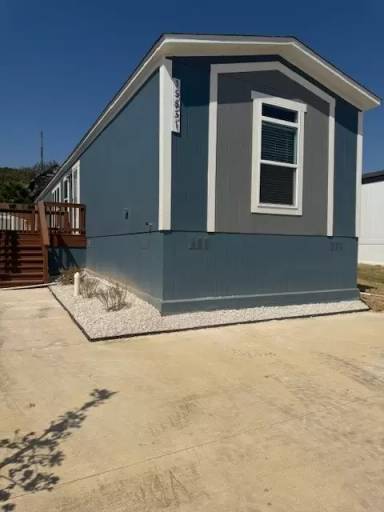 Main picture of 15831 Flores Crst