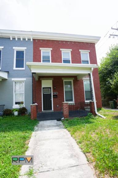 Main picture of 2109 Poplar Grove St