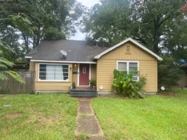 Main picture of 807 S Cypress St