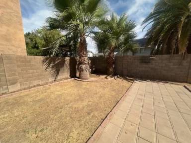 Main picture of 823 W Sherri Dr