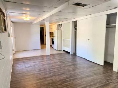 Main picture of 1900 W Division St