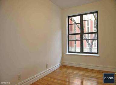 Main picture of 222 E 87th St