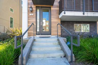 Main picture of 156 Llano de los Robles Ave