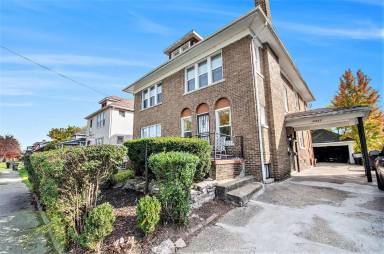 Main picture of 2327 Sturtevant St